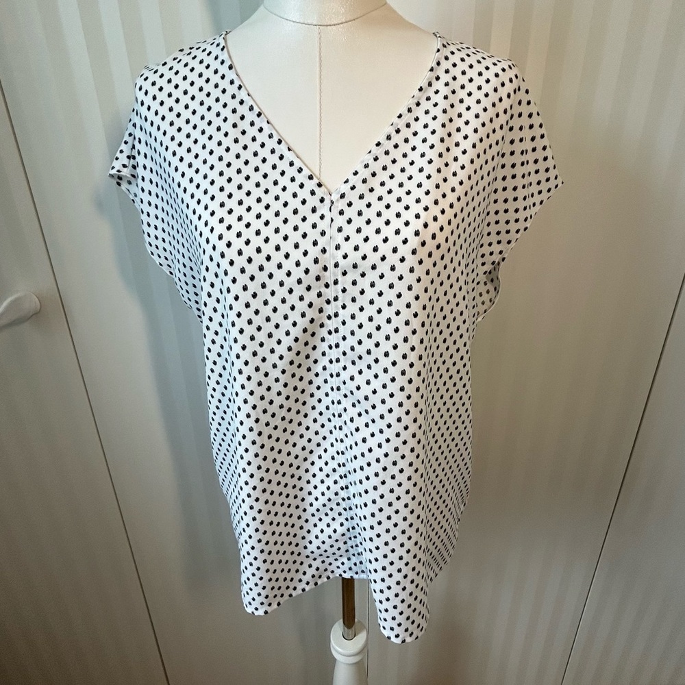 Hilary Radley white with gray splotches dots light blouse Size M